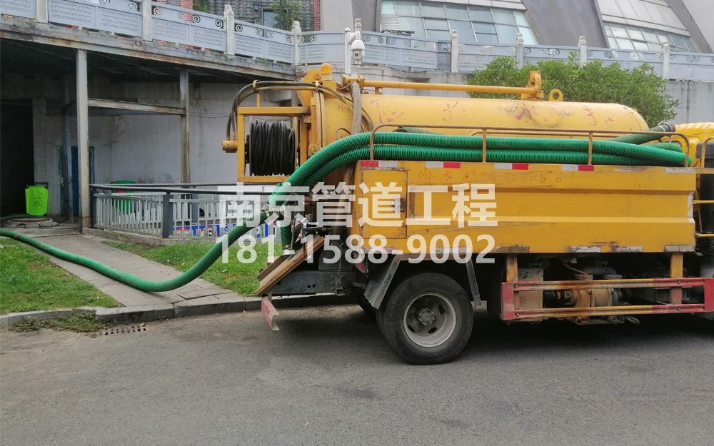 277新昌商场隔油池吸污