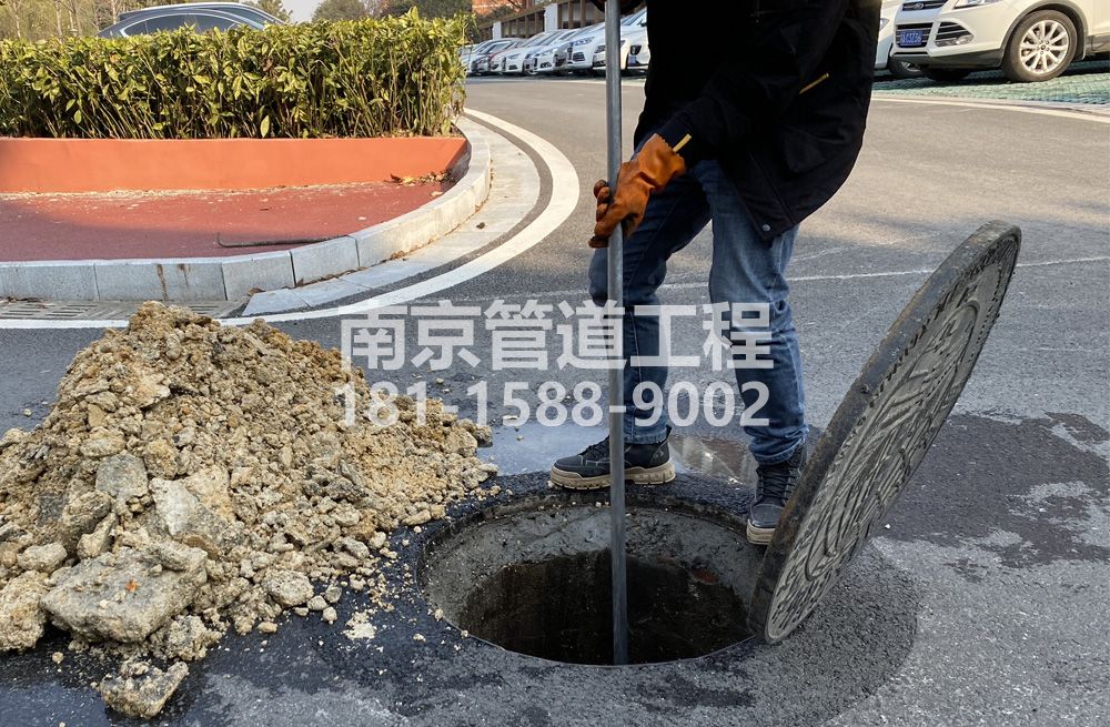 306新昌管道油块清理